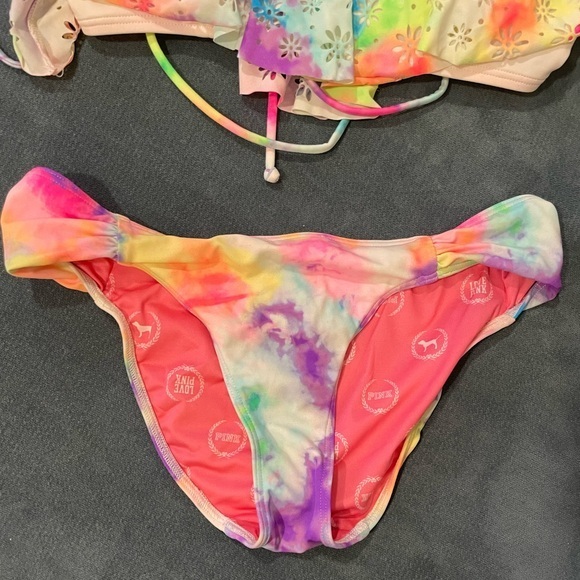 Victoria’s Secret Bikini - Picture 2 of 6